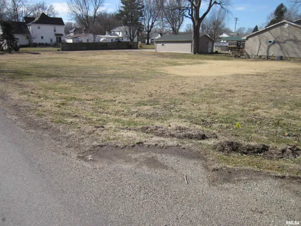 $11,000 | 715 East High Street, Mason City, IL 62664