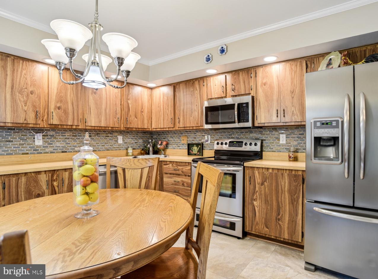 616 Clarks Run Road La Plata, MD 20646 - Photo 13 of 39 Kitchen with table space