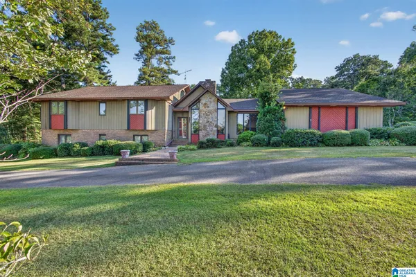 $409,900 | 501 Pineview Road, Clanton, AL 35045