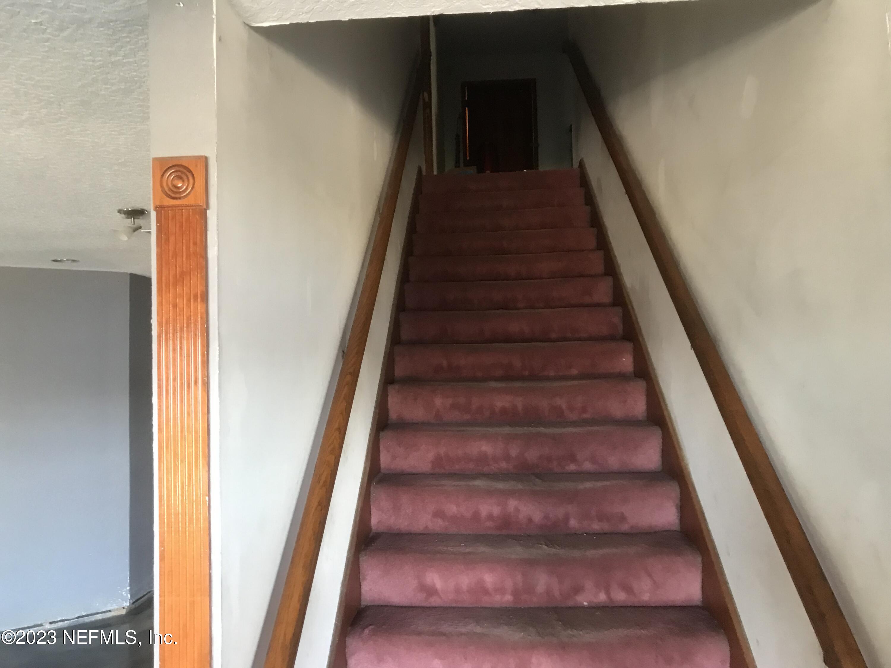 8063 Appian Way Jacksonville, FL 32208 - Photo 9 of 27 a view of entryway