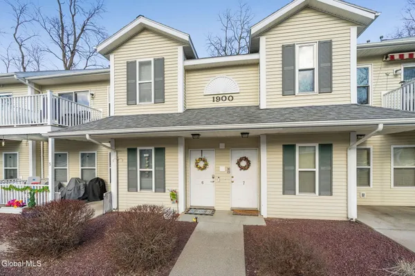 $225,000 | 1906 Cambridge Manor Drive, Scotia, NY 12302