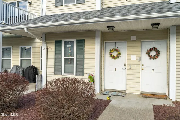 $225,000 | 1906 Cambridge Manor Drive, Scotia, NY 12302