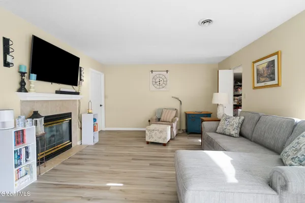 $225,000 | 1906 Cambridge Manor Drive, Scotia, NY 12302