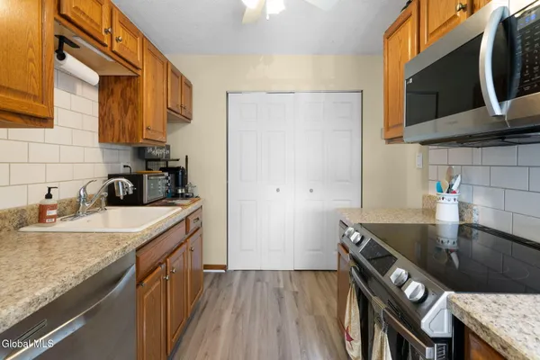 $225,000 | 1906 Cambridge Manor Drive, Scotia, NY 12302