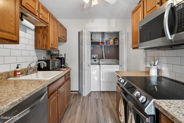 $225,000 | 1906 Cambridge Manor Drive, Scotia, NY 12302