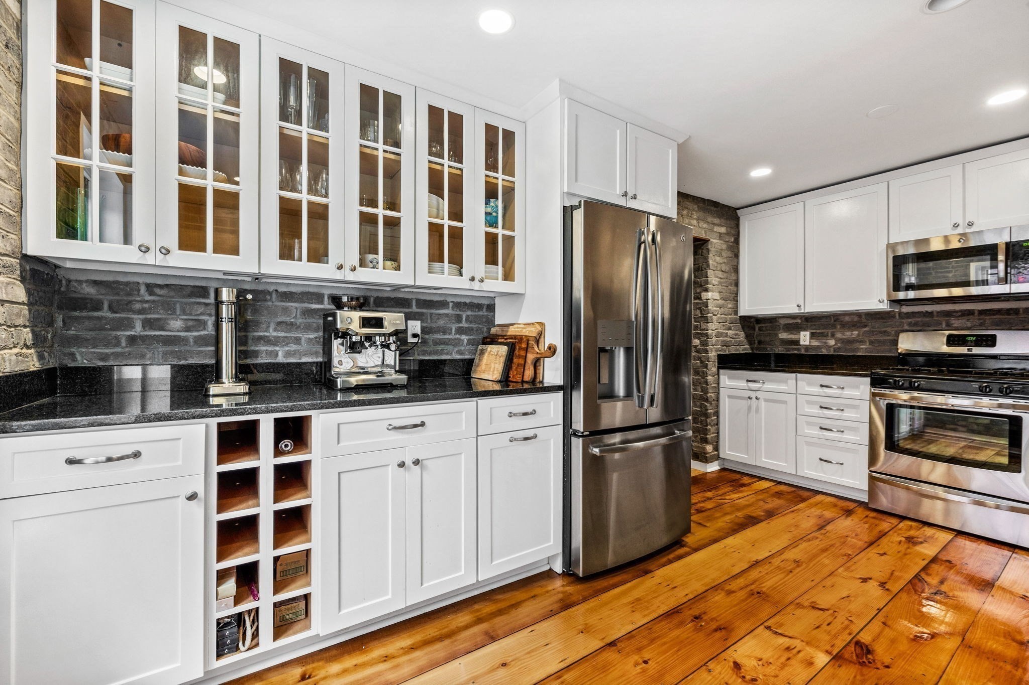 65 Pinckney Street, Unit 2 Boston, MA 02114 - Photo 8 of 11 Gallery Image 8