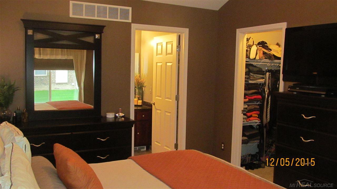 45633 Rathmore Drive Macomb, MI 48044 - Photo 17 of 35 31243016-16.JPG