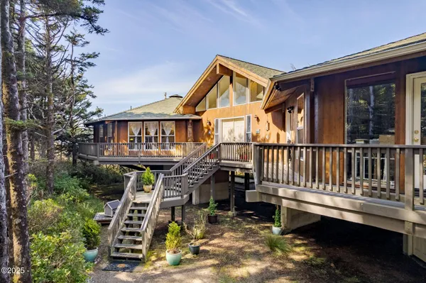 $2,100,000 | 3735 Highway 101 North, Yachats, OR 97498