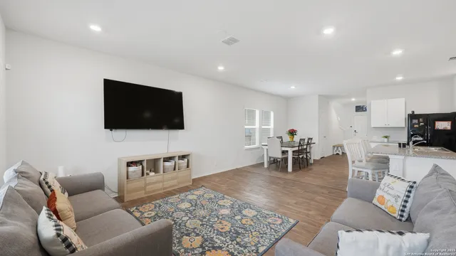 $2,035 | 4055 Fort Palmer Boulevard, St. Hedwig, TX 78152