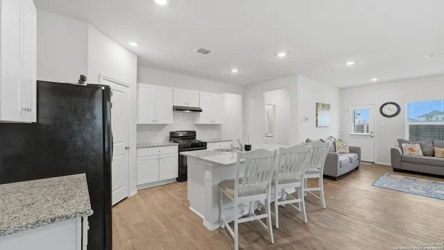 $2,035 | 4055 Fort Palmer Boulevard, St. Hedwig, TX 78152