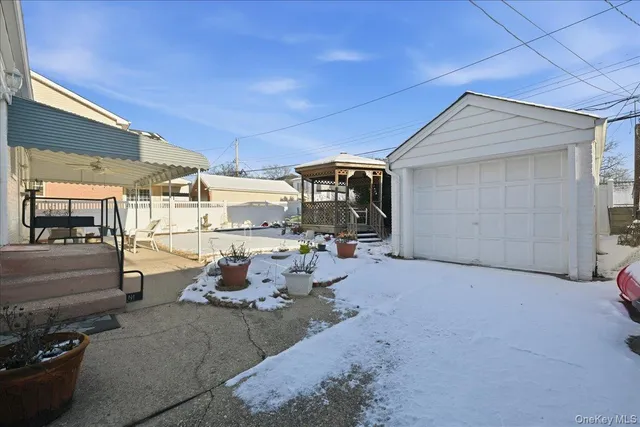 $950,000 | 38 Irving Lane, New Hyde Park, NY 11040