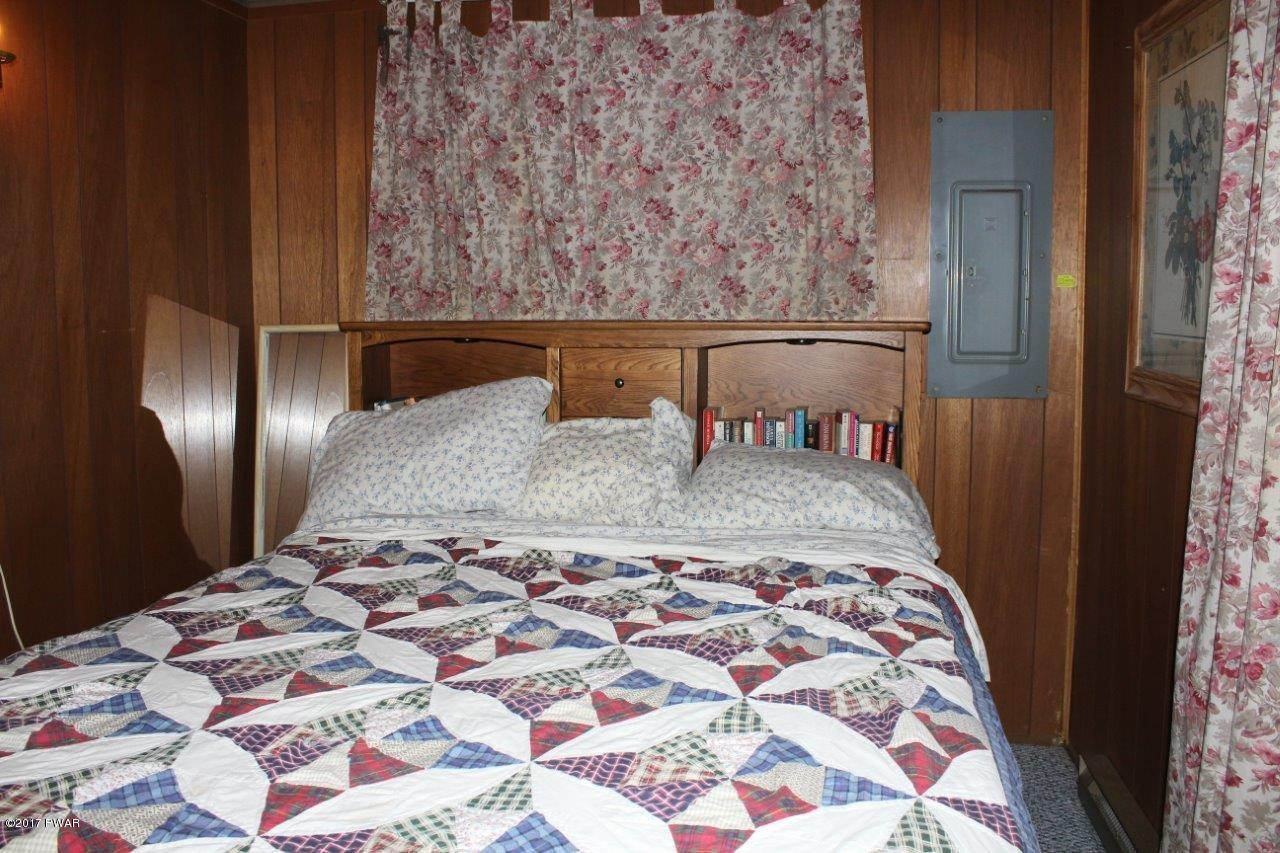 131 Maple Ridge Drive Hawley, PA 18428 - Photo 16 of 34 a large bed in a small bathroom