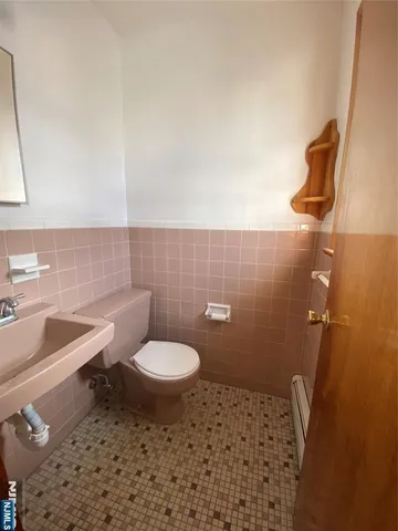 $3,000 | 331 Capitol Street, Saddle Brook, NJ 07663