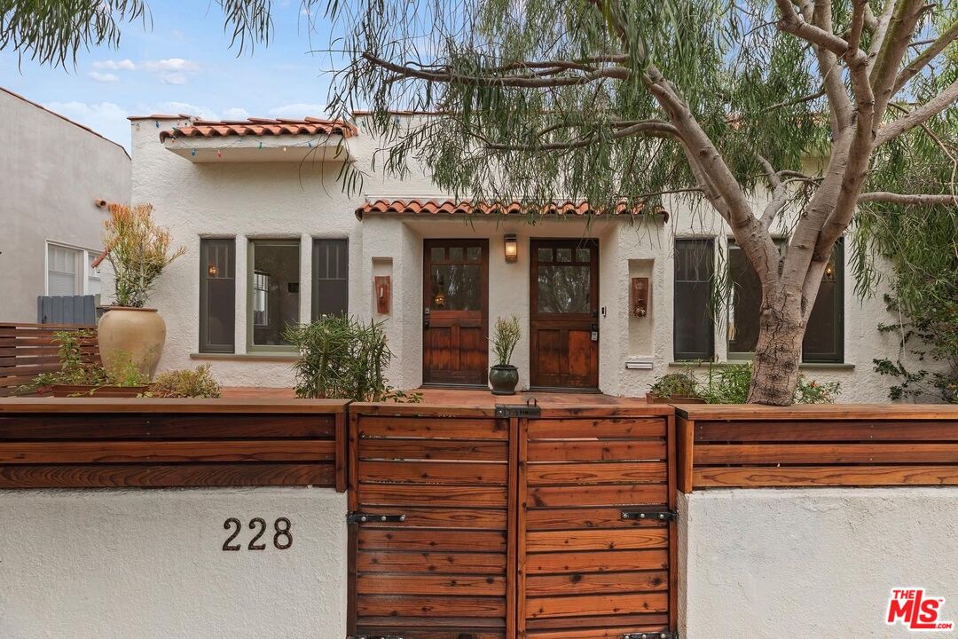 228 Rennie Avenue Venice, CA 90291 - Photo 1 of 26