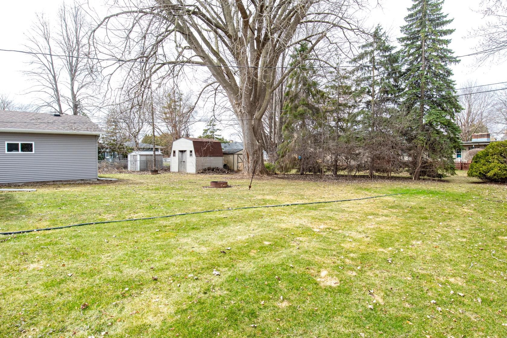 1380 Lakeview Lane Menasha, WI 54952 - Photo 5 of 28