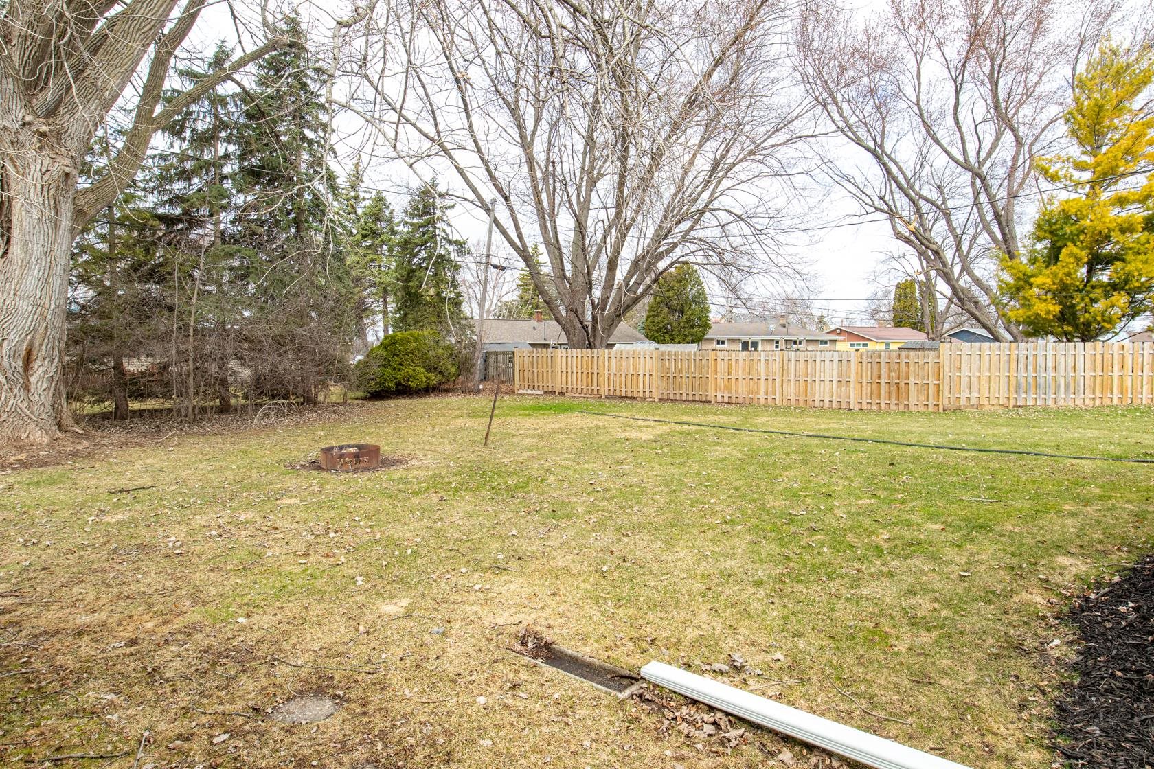 1380 Lakeview Lane Menasha, WI 54952 - Photo 7 of 28