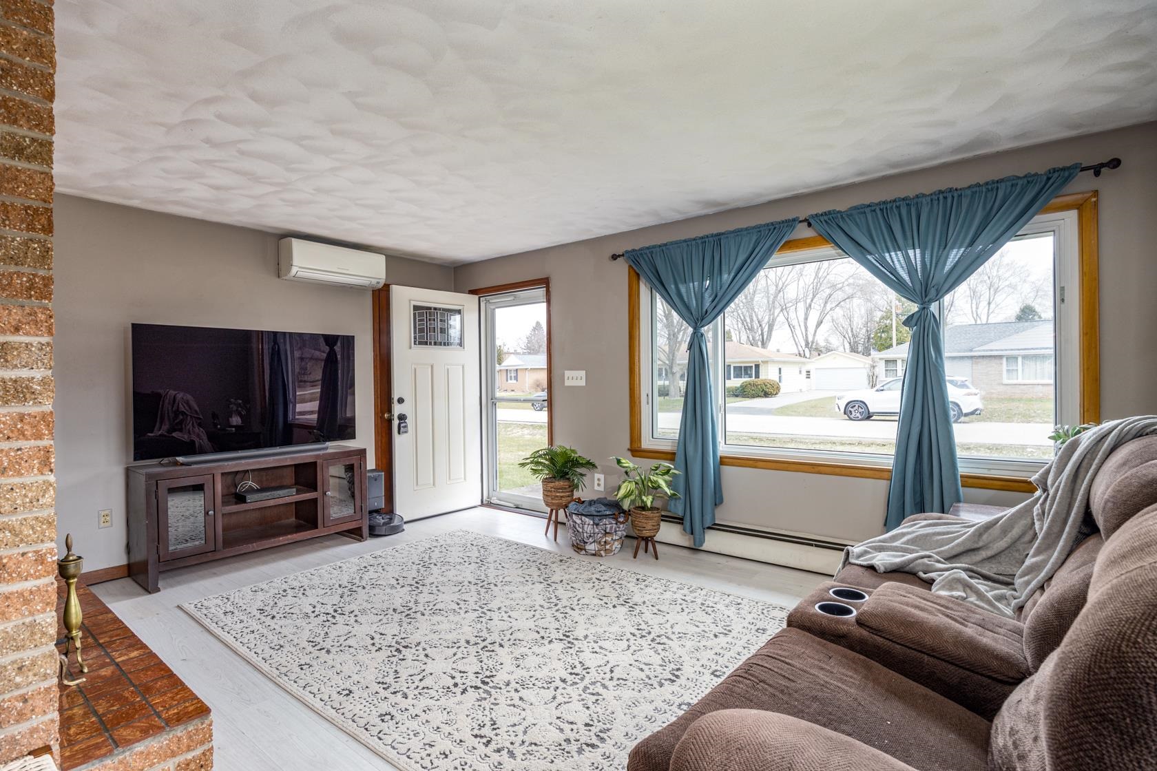 1380 Lakeview Lane Menasha, WI 54952 - Photo 10 of 28