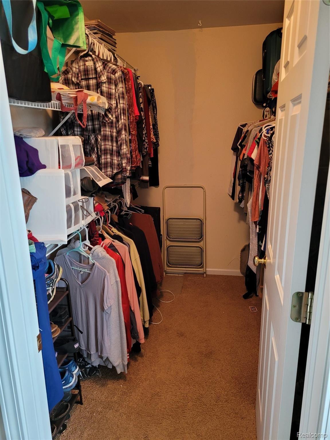 9235 North Fowlerville Road Fowlerville, MI 48836 - Photo 15 of 31 9235 Master Closet.jpg