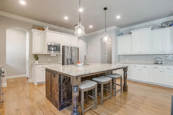 $735,000 | 305 Arrowhead Pass, Keller, TX 76248