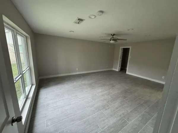 $2,499 | 529 Brandon Road, Conroe, TX 77302