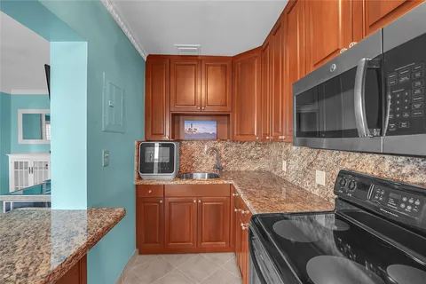 $685,000 | 1187 Hillsboro Mile, Unit 9E, Hillsboro Beach, FL 33062