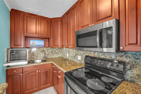 $649,000 | 1187 Hillsboro Mile, Unit 9E, Hillsboro Beach, FL 33064