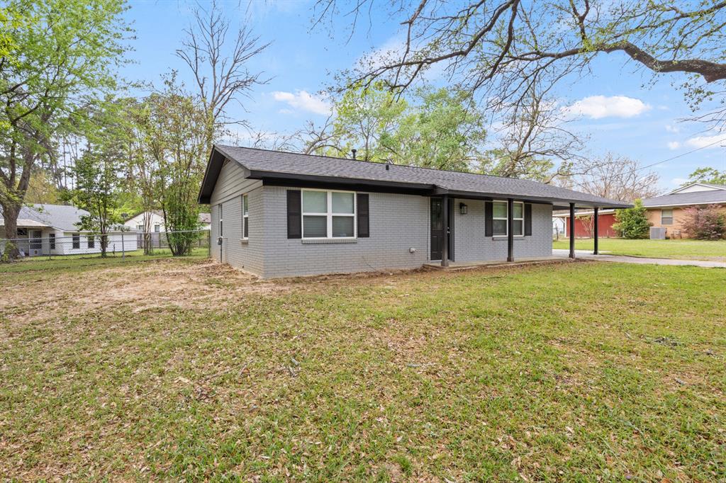 802 Quitman Street Pittsburg, TX 75686 - Photo 2 of 24