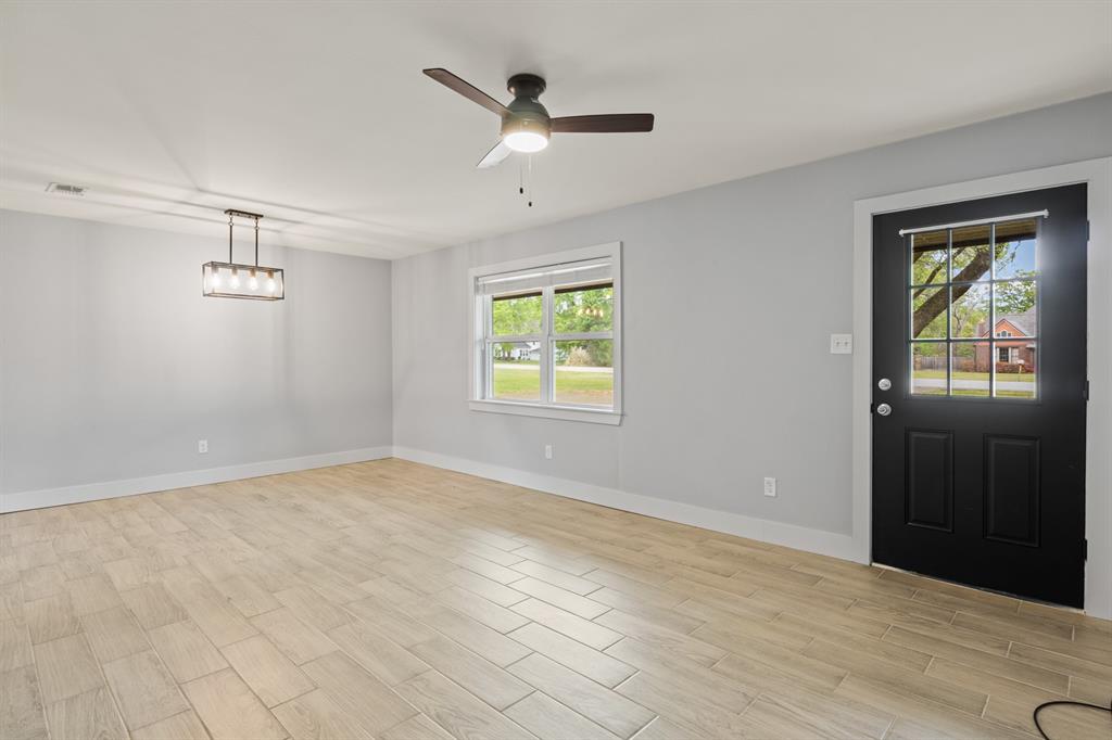 802 Quitman Street Pittsburg, TX 75686 - Photo 5 of 24