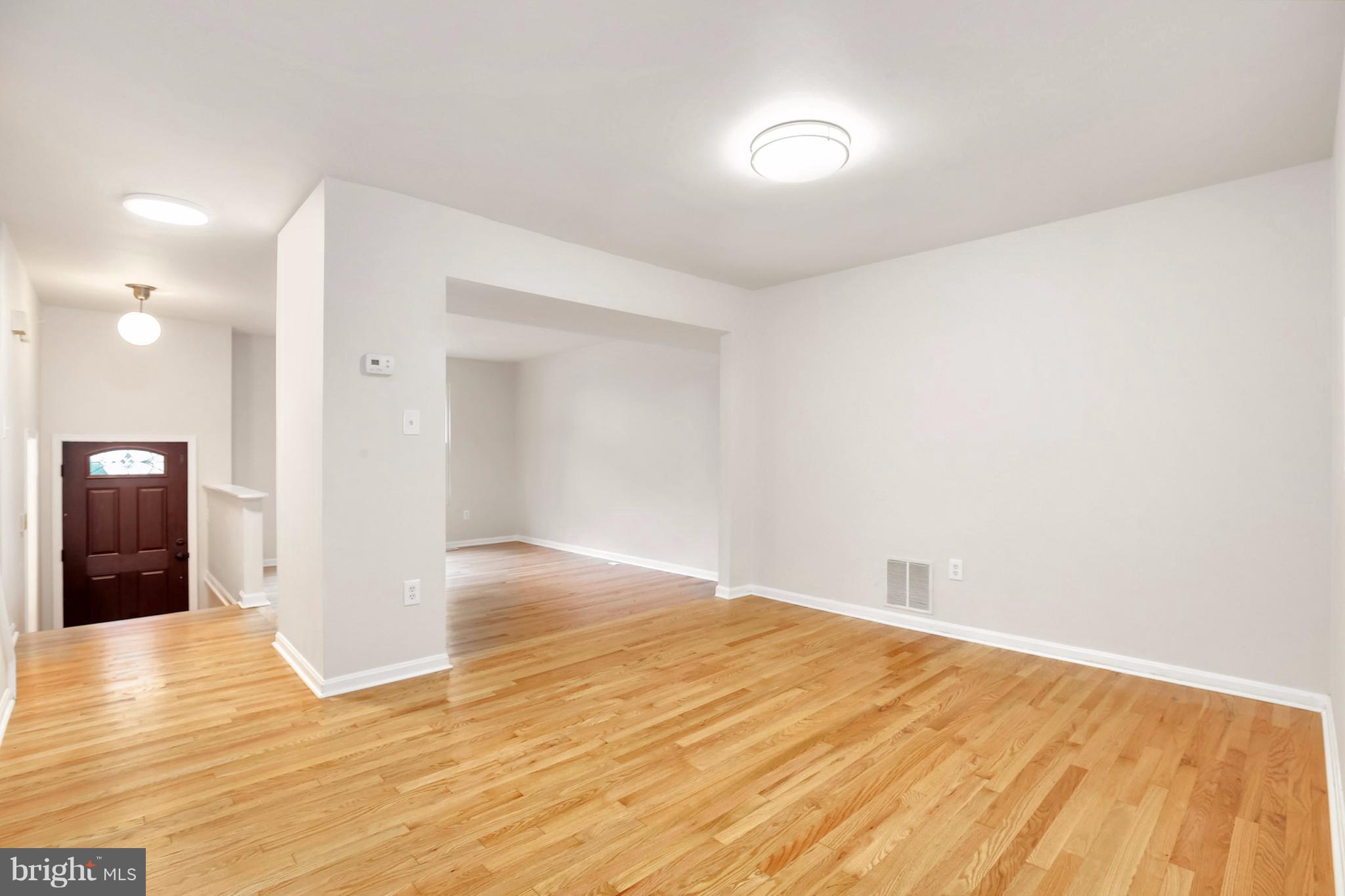 41 Kinsman View Circle Silver Spring, MD 20901 - Photo 2 of 30 Living Room