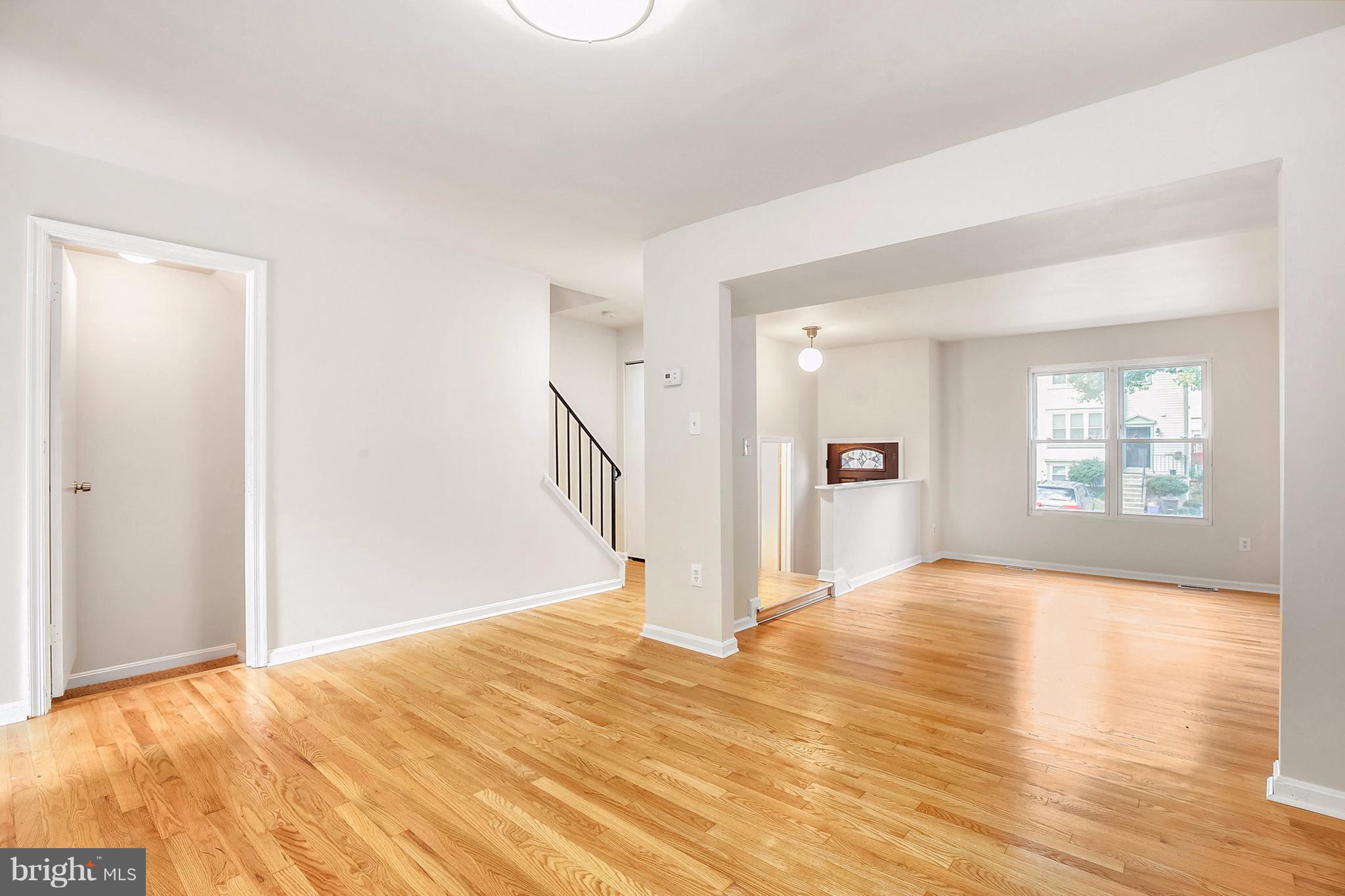 41 Kinsman View Circle Silver Spring, MD 20901 - Photo 3 of 30 Living Room