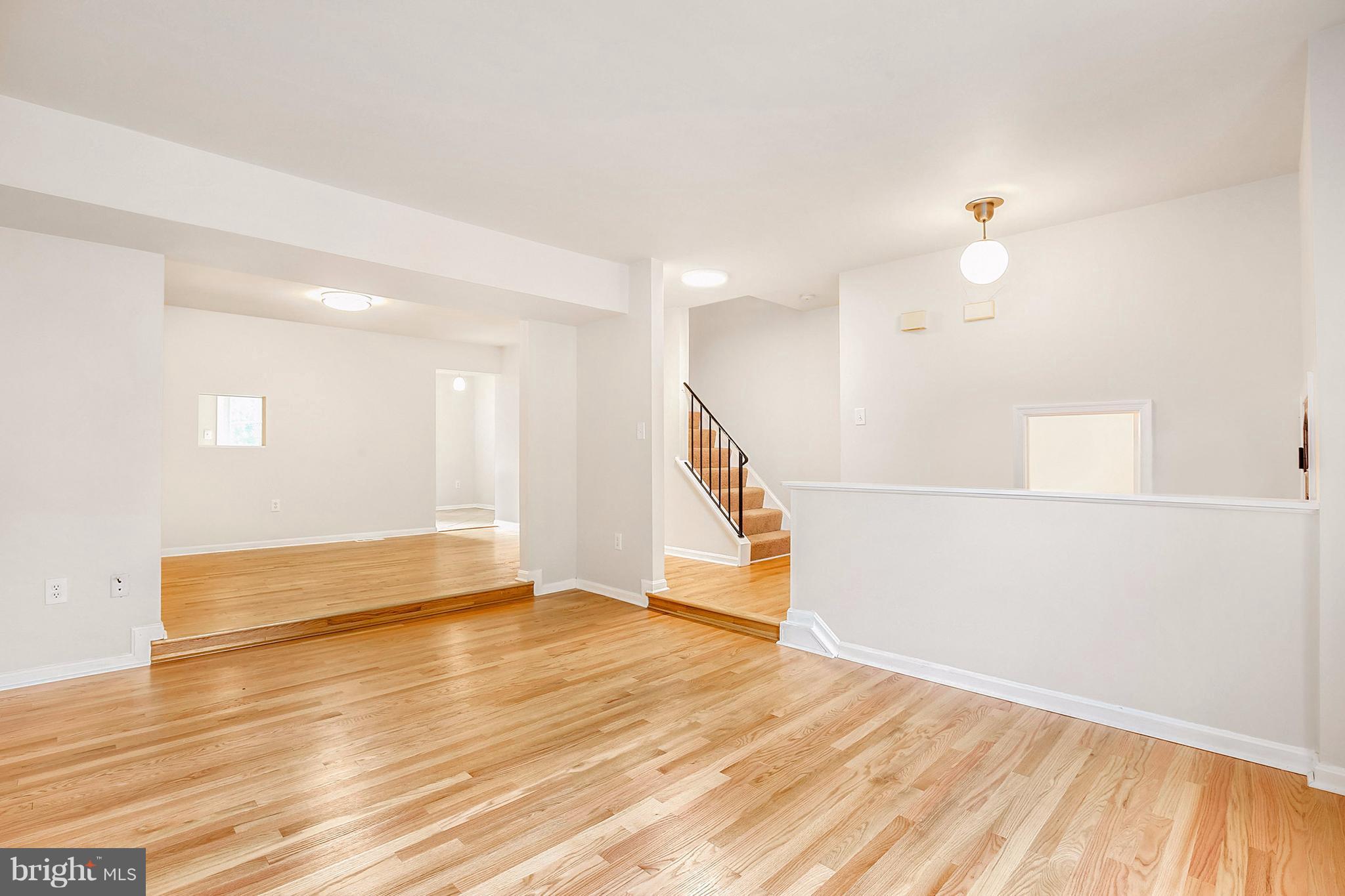 41 Kinsman View Circle Silver Spring, MD 20901 - Photo 6 of 30 Living Room