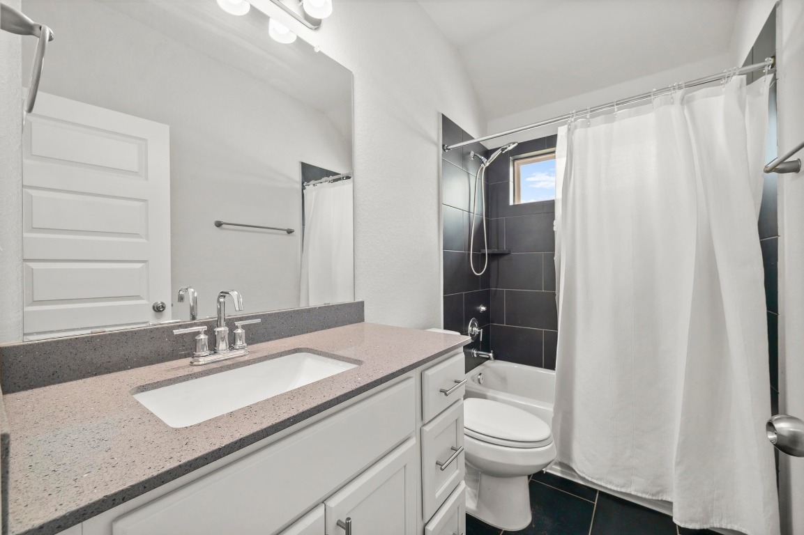352 Backstays Loop Kyle, TX 78640 - Photo 22 of 39 a bathroom with a sink toilet and shower