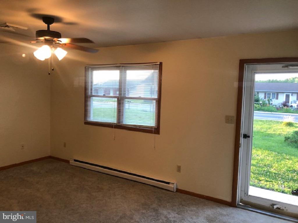 306 Walt Messick Road Harrington, DE 19952 - Photo 3 of 20 Living Room