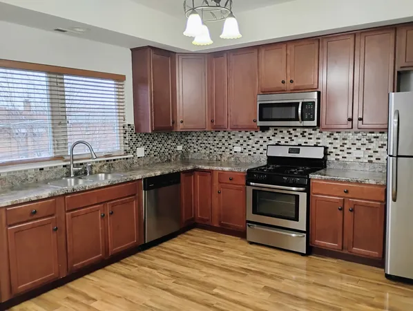 $2,800 | 397 Alles Street, Unit 2, Des Plaines, IL 60016