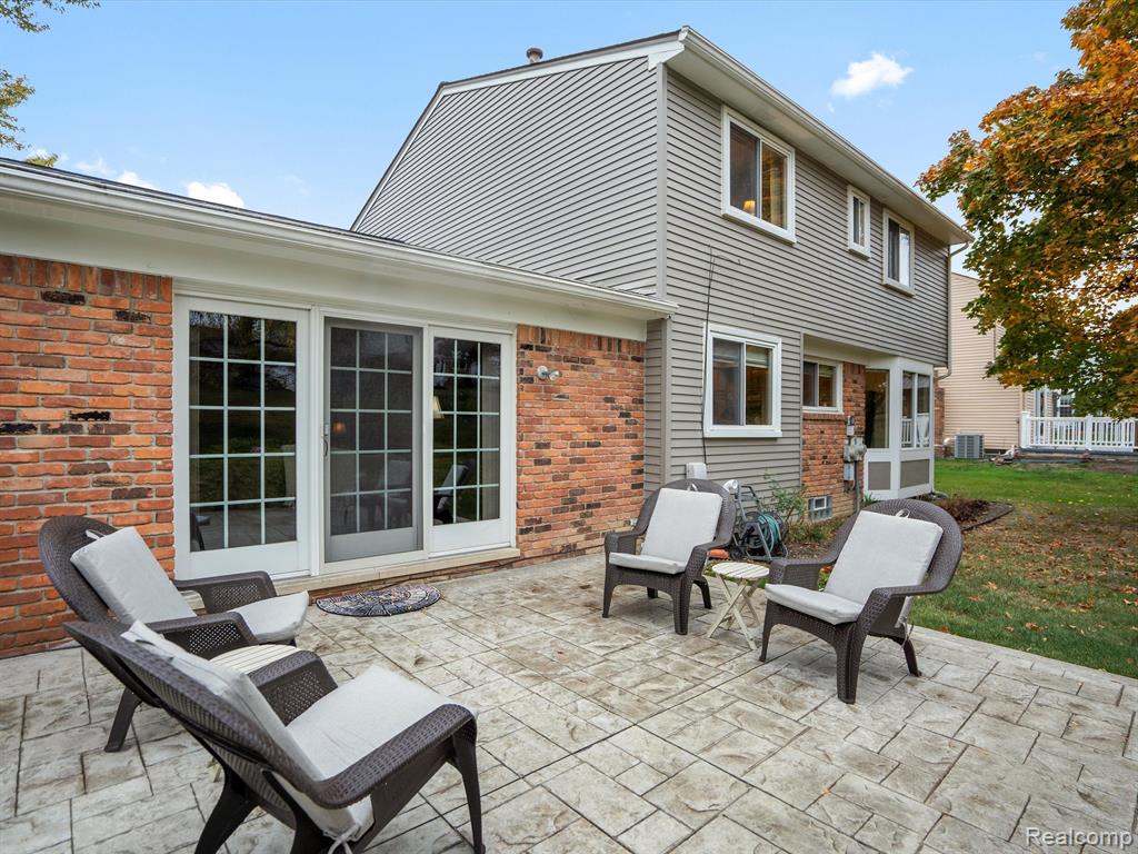 960 Dahlia Lane Rochester Hills, MI 48307 - Photo 7 of 35