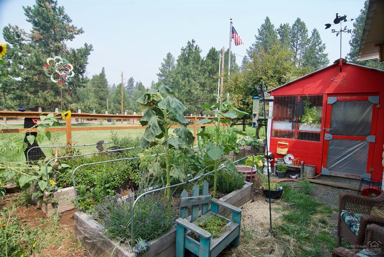 19365 Indian Summer Road Bend, OR 97702 - Photo 2 of 15 garden and greenhouse
