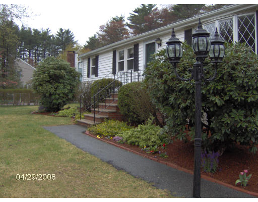 8 Davida Road Burlington, MA 01803 - Photo 1 of 27 Gallery Image 1