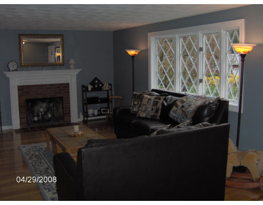 8 Davida Road Burlington, MA 01803 - Photo 3 of 27 Gallery Image 3