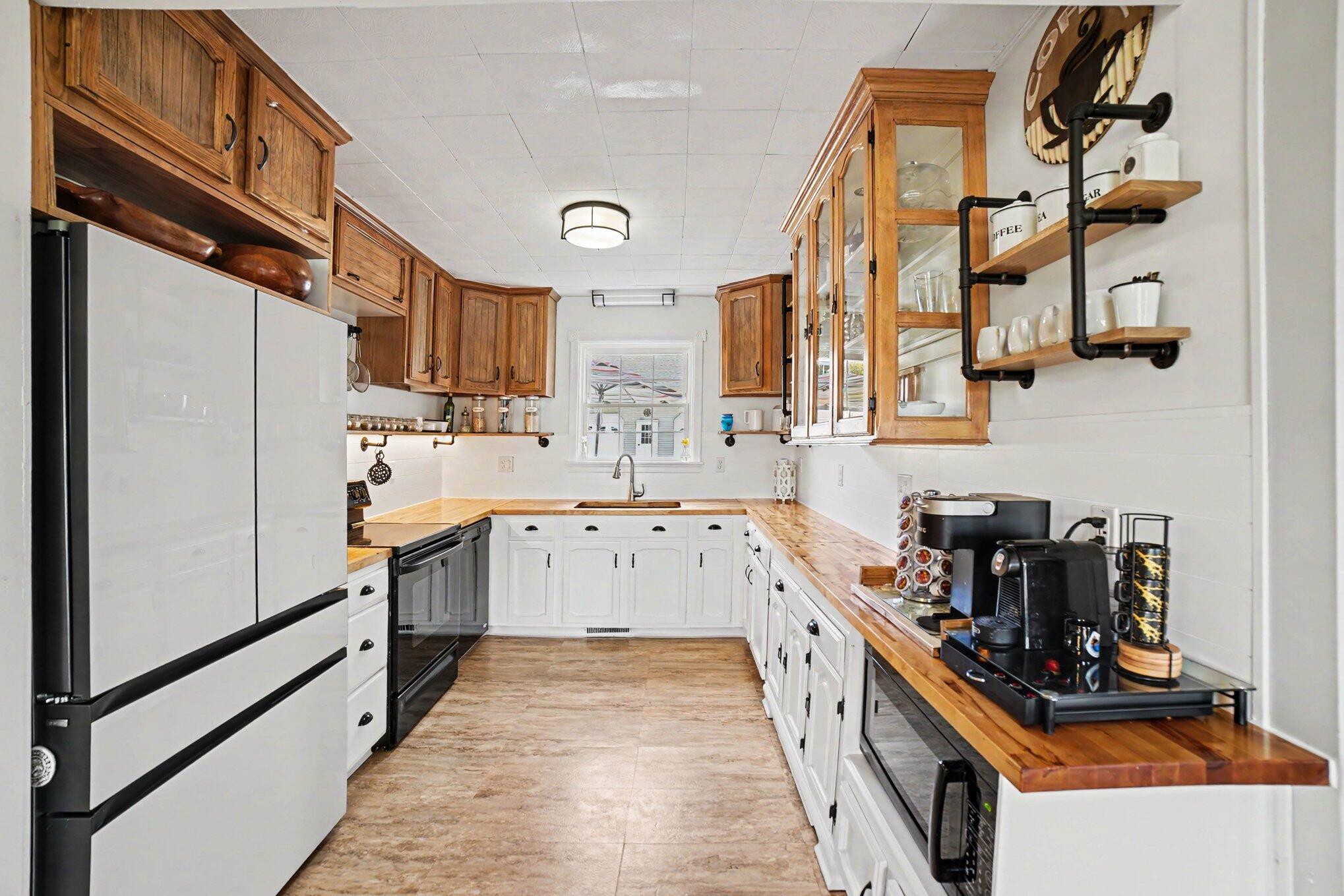 6987 East Beaverton Road Clare, MI 48617 - Photo 10 of 49 009_file_1597