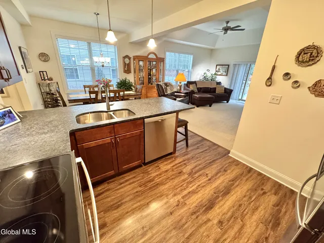 $569,900 | 25 Canterbury Lane, Bethlehem, NY 12054