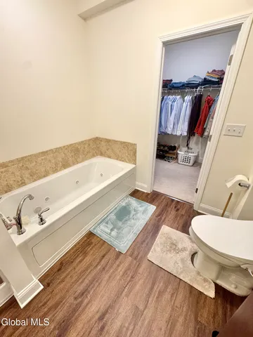 $569,900 | 25 Canterbury Lane, Bethlehem, NY 12054