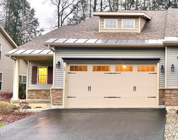 $569,900 | 25 Canterbury Lane, Bethlehem, NY 12054