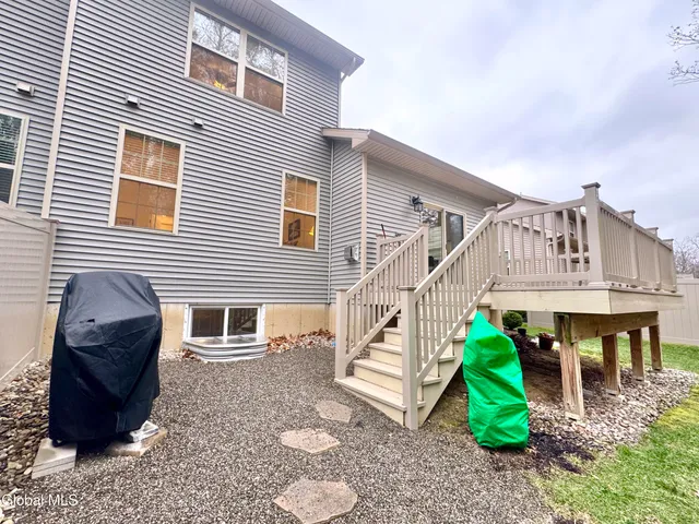 $569,900 | 25 Canterbury Lane, Bethlehem, NY 12054