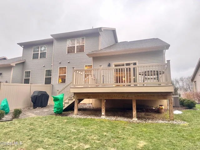 $569,900 | 25 Canterbury Lane, Bethlehem, NY 12054