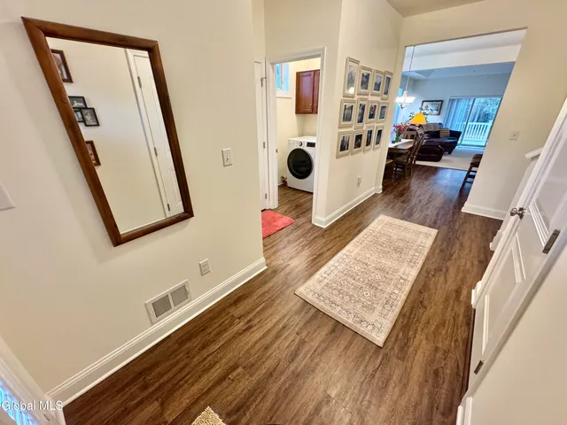 $569,900 | 25 Canterbury Lane, Bethlehem, NY 12054