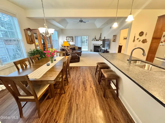 $569,900 | 25 Canterbury Lane, Bethlehem, NY 12054