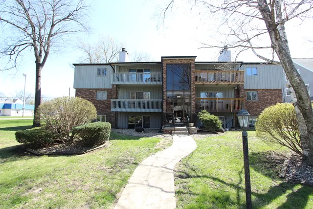 $140,000 | 1111 East Jefferson Street, Unit 3, Bloomington, IL 61701