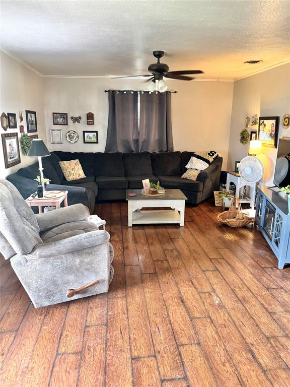 705 Loop Road Quanah, TX 79252 - Photo 6 of 14 a living room with furniture and a wooden floor