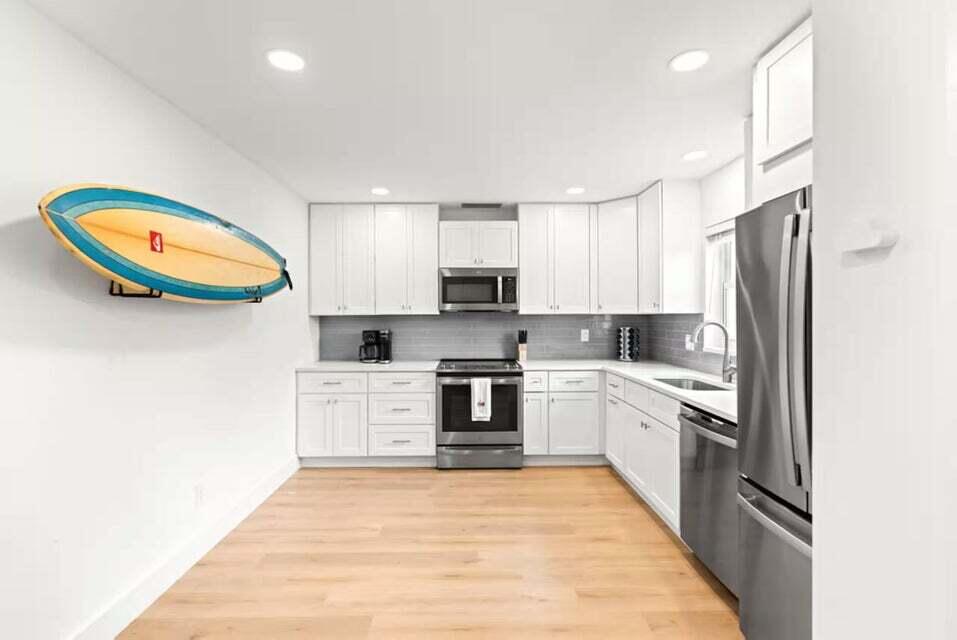 1218 Surf Road Singer Island, FL 33404 - Photo 6 of 32 20260714202607217469000000-o