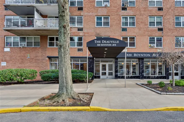 $375,000 | 820 Boynton Avenue, Unit 18G | Soundview
